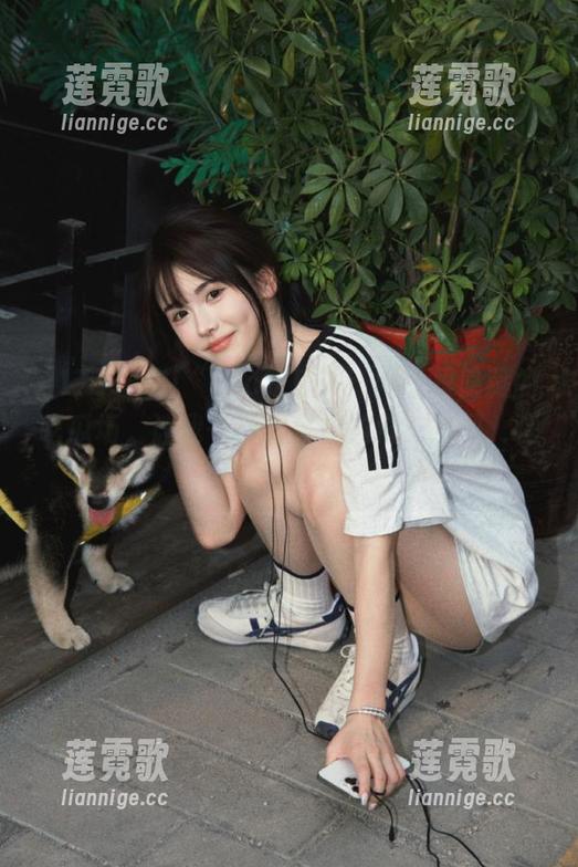 17c吃瓜 “17c吃瓜”:网址里隐藏的吃瓜场,让我一头扎进来的那一瞬间,嘿嘿嘿~