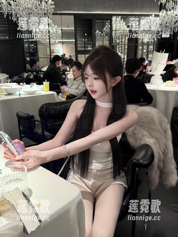 17吃瓜网，观看着热搜，有种不自觉的沉浸感，果然是个好地方