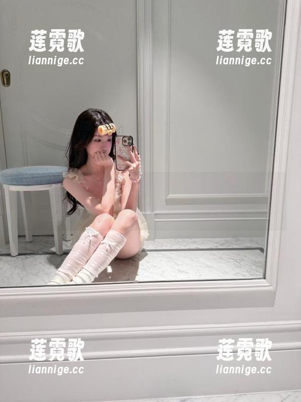 翻一翻51吃瓜网网页，无意间又被两个热搜打回了现实！
