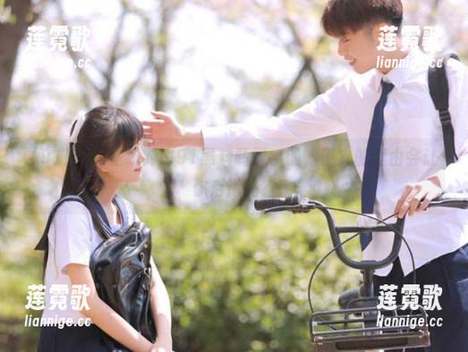 91黑料 在线对比91黑料翡翠手镯,便宜的理由会让你后悔吗?