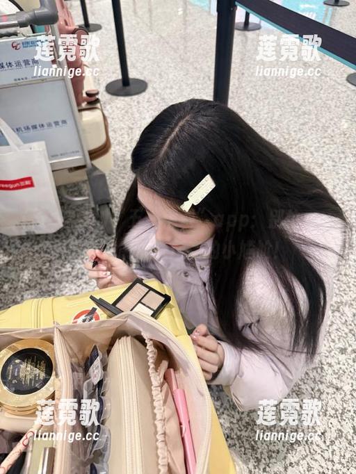 “五一黑料”app：别怕，一瓜手就能解决所有的小尴尬！