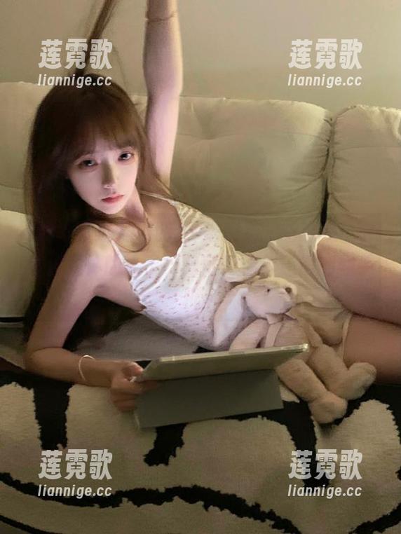 冲哥精选 下载完冲哥精选,咱也是个会看流媒体的人了,只可惜偶尔还得翻翻手机。
