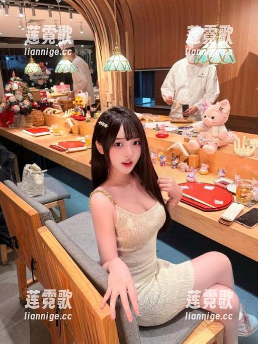 我在国产黑料app里找到了前任的新欢，心情却像翻滚的奶茶。