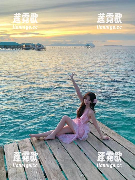 拯救无聊时光，下载“万篇长征黑料正能量”app，这感觉就像是瘫在沙发上！