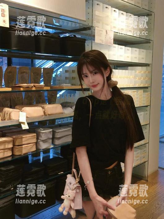 黑料社 “黑料社”app是个宝藏,真的是,一点就燃,一点就好奇。