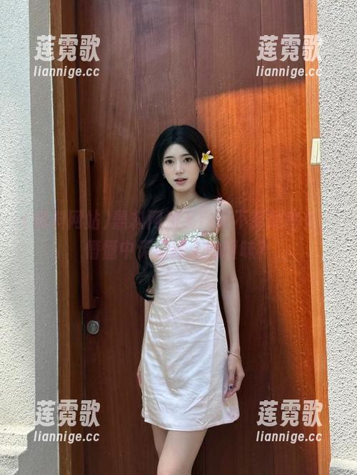 黑料网站入口算不算隐秘处，懵懂中无意探入的暧昧？