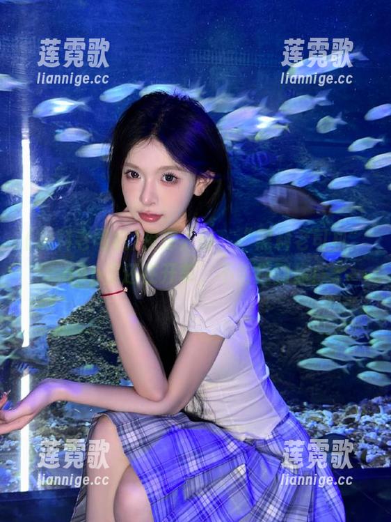夜深人静，“黑料老司机”app里还在开车，不怕撞到你！